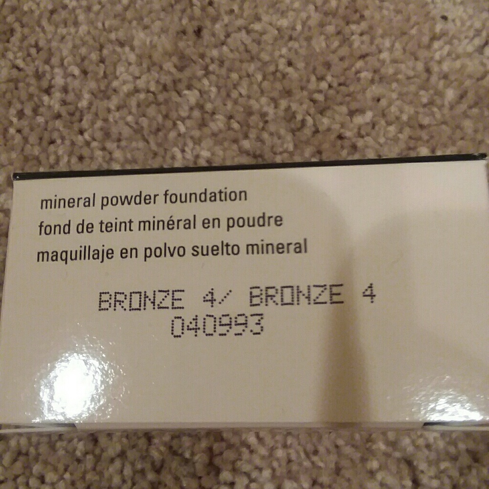 Bronze 4 mineral powder NEW